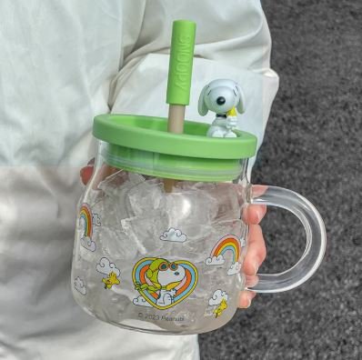 Alternative view of Taza de vidrio Snoopy