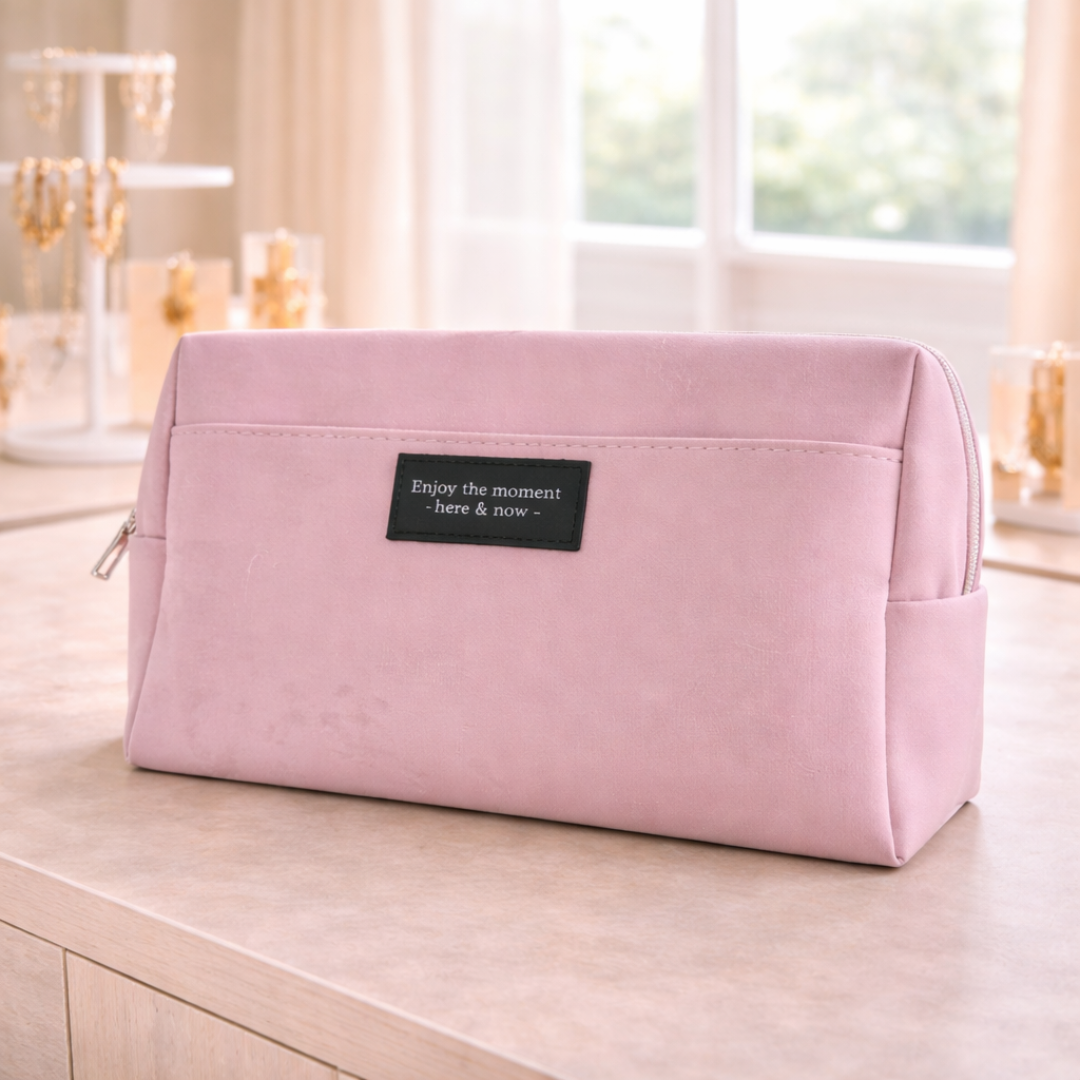 Alternative view of Cosmetiquera