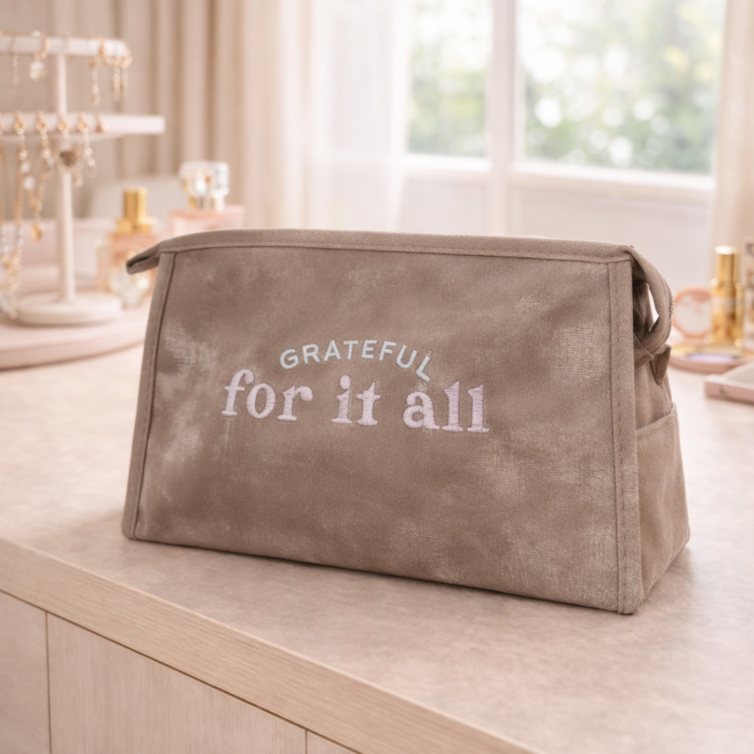 Alternative view of Cosmetiquera