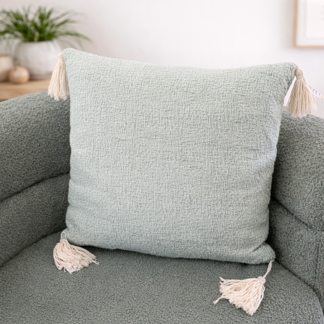 Alternative view of Cojin liso con borlas cuadrado