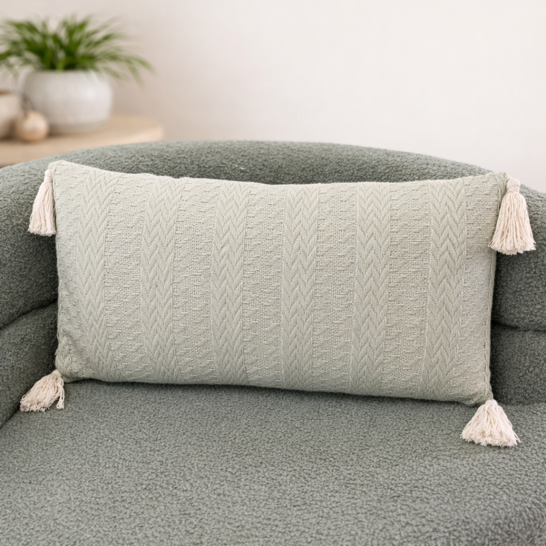 Alternative view of Cojin liso con borlas rectangular