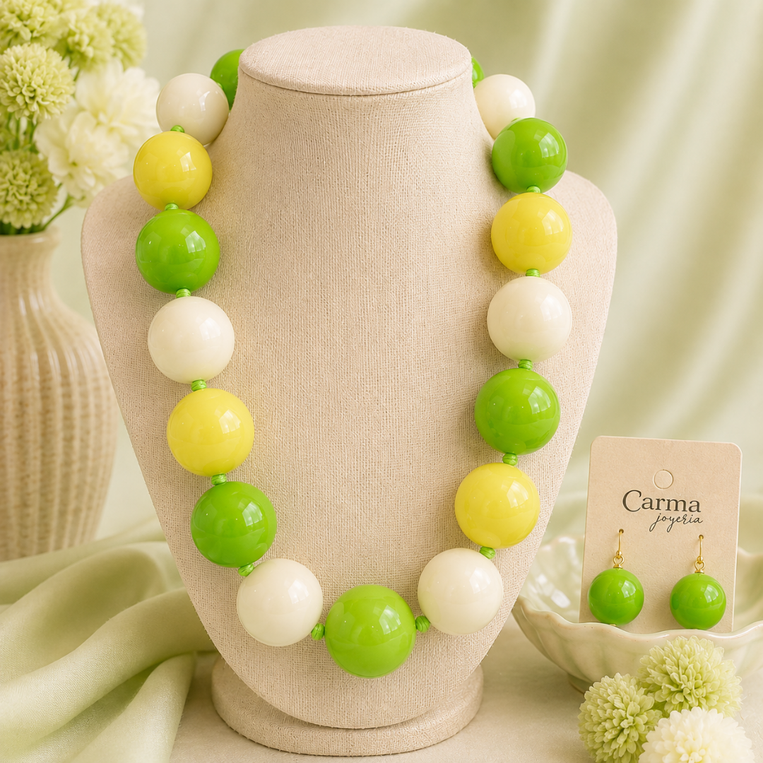 Alternative view of Collar y aretes