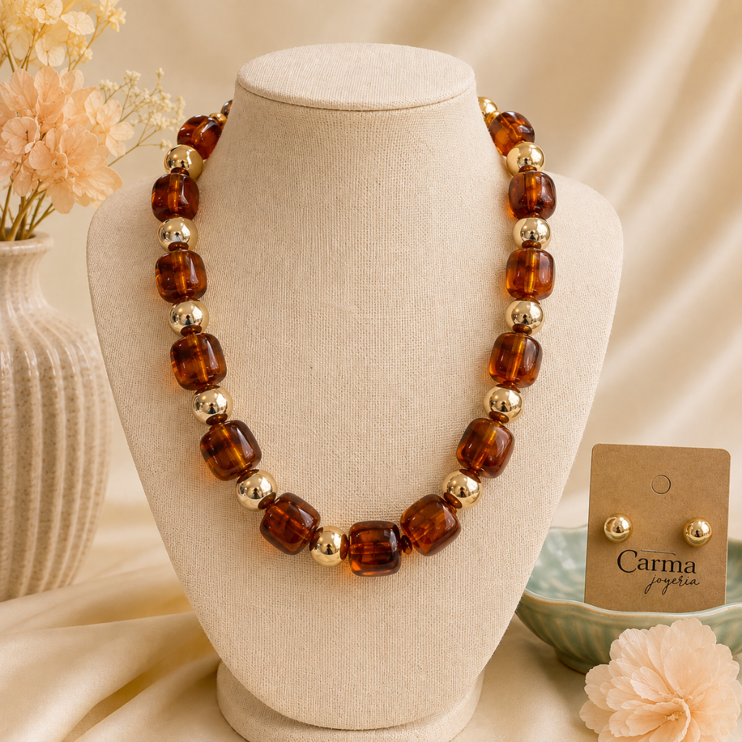 Alternative view of Collar y aretes
